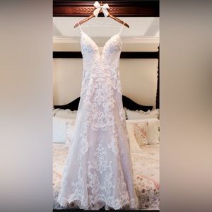 Gorgeous Maggie Soterro Wedding Dress